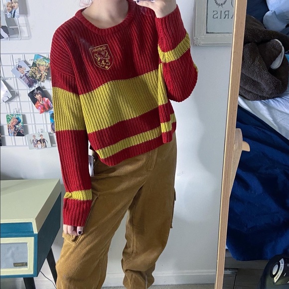 Hot Topic Sweaters - gryffindor knit sweater